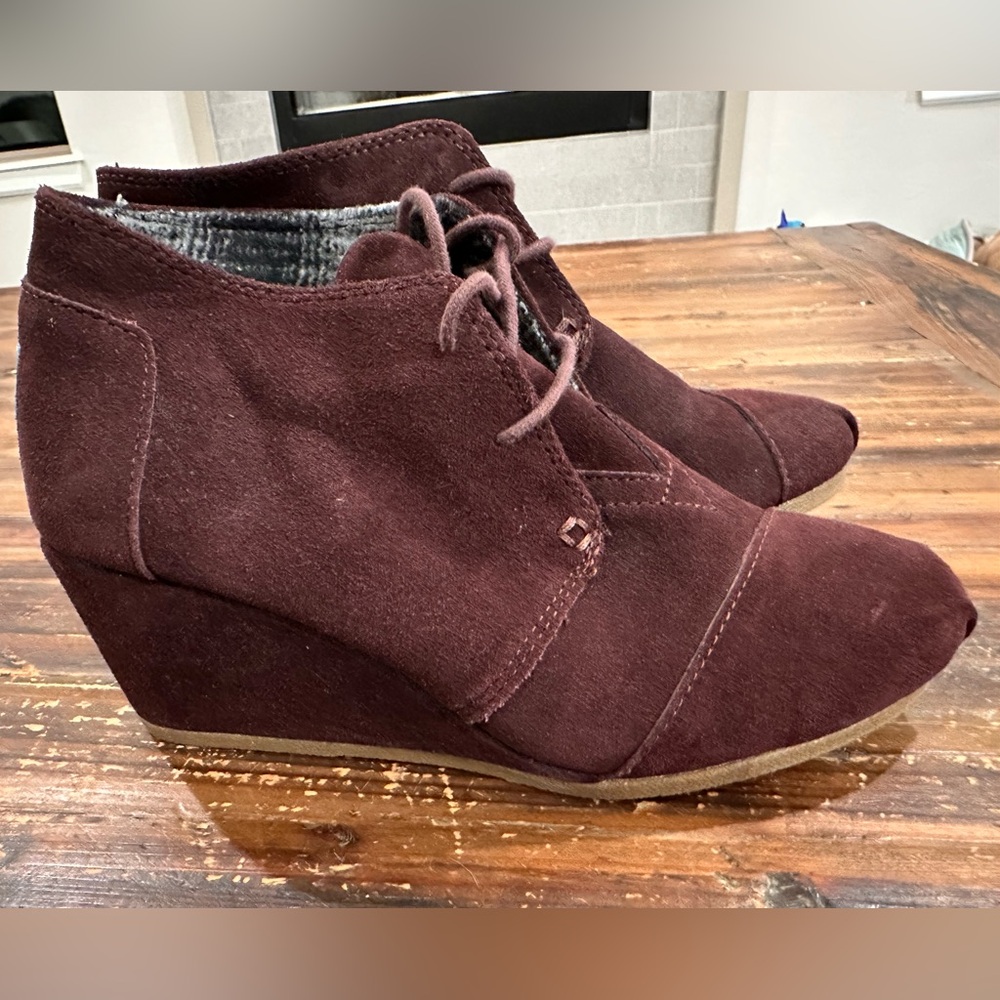 Tom’s wedge chocolate Brown sz 9